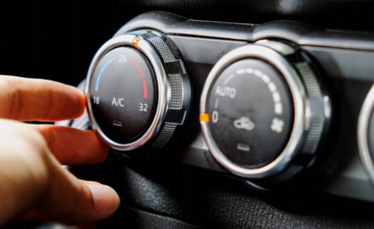 Farene ved at ignorere kølemiddel lækager i din bils aircondition system