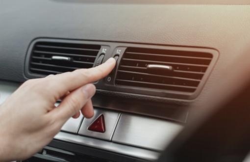Forståelse af årsagerne til ubehagelige lugte i din bils luftkanaler