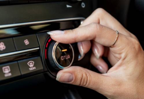 Hvordan man identificerer og reparerer lækager i bilens aircondition