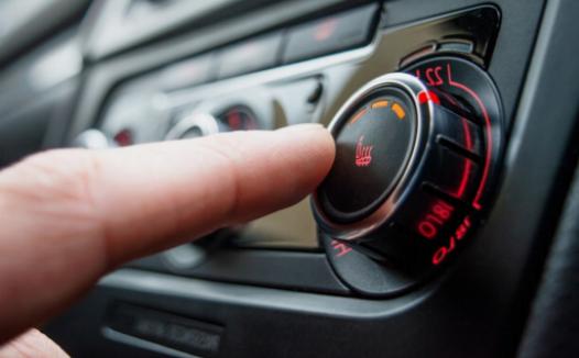 Ignorer ikke mærkelige lugte: Potentielle problemer med bilens aircondition