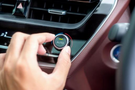 Sådan diagnosticerer og løser du problemer med din bilters luftkonditionerings-termostat